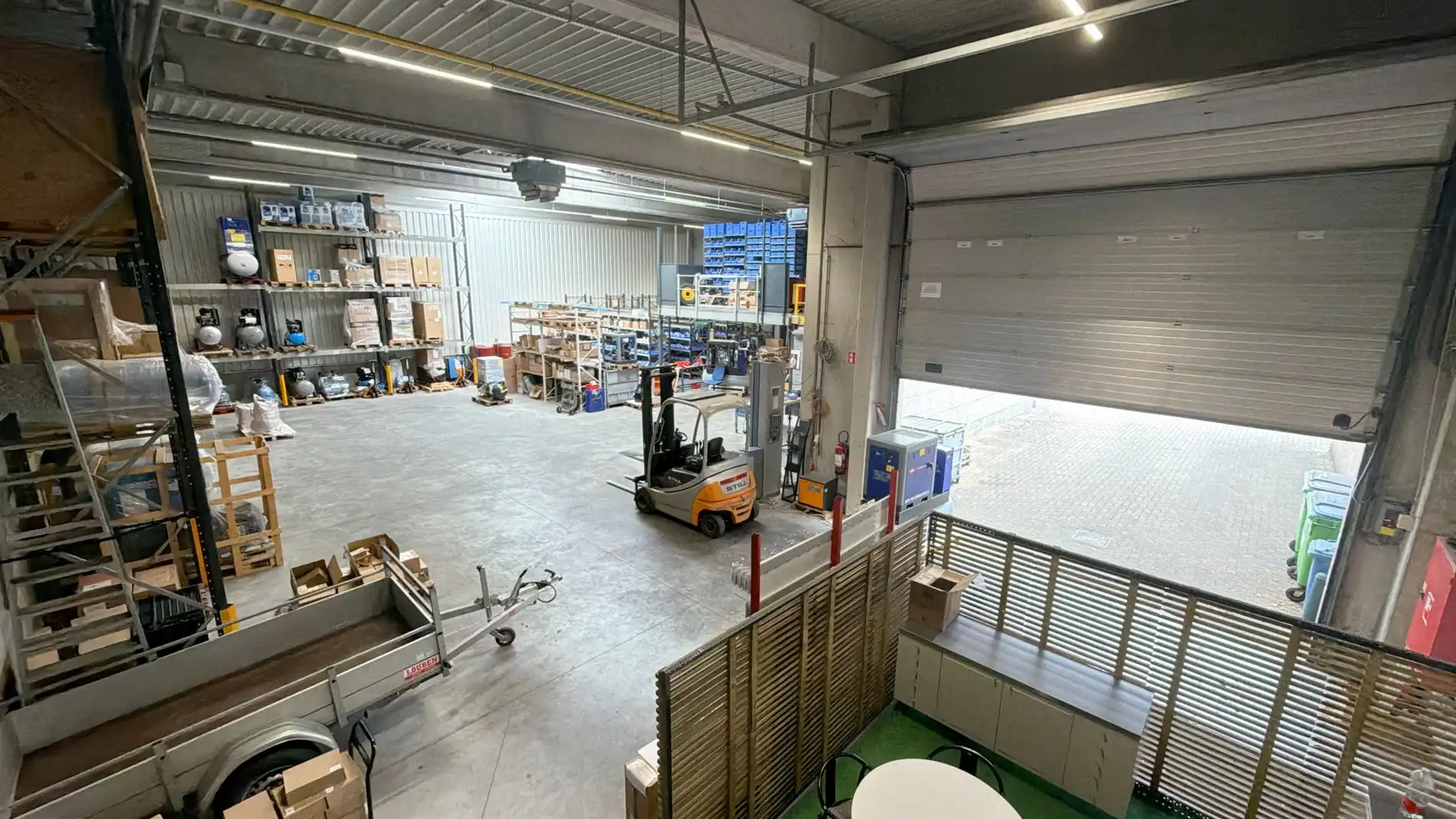 Magazijn met kantoorruimte te huur vlakbij A12 in Schelle foto 5