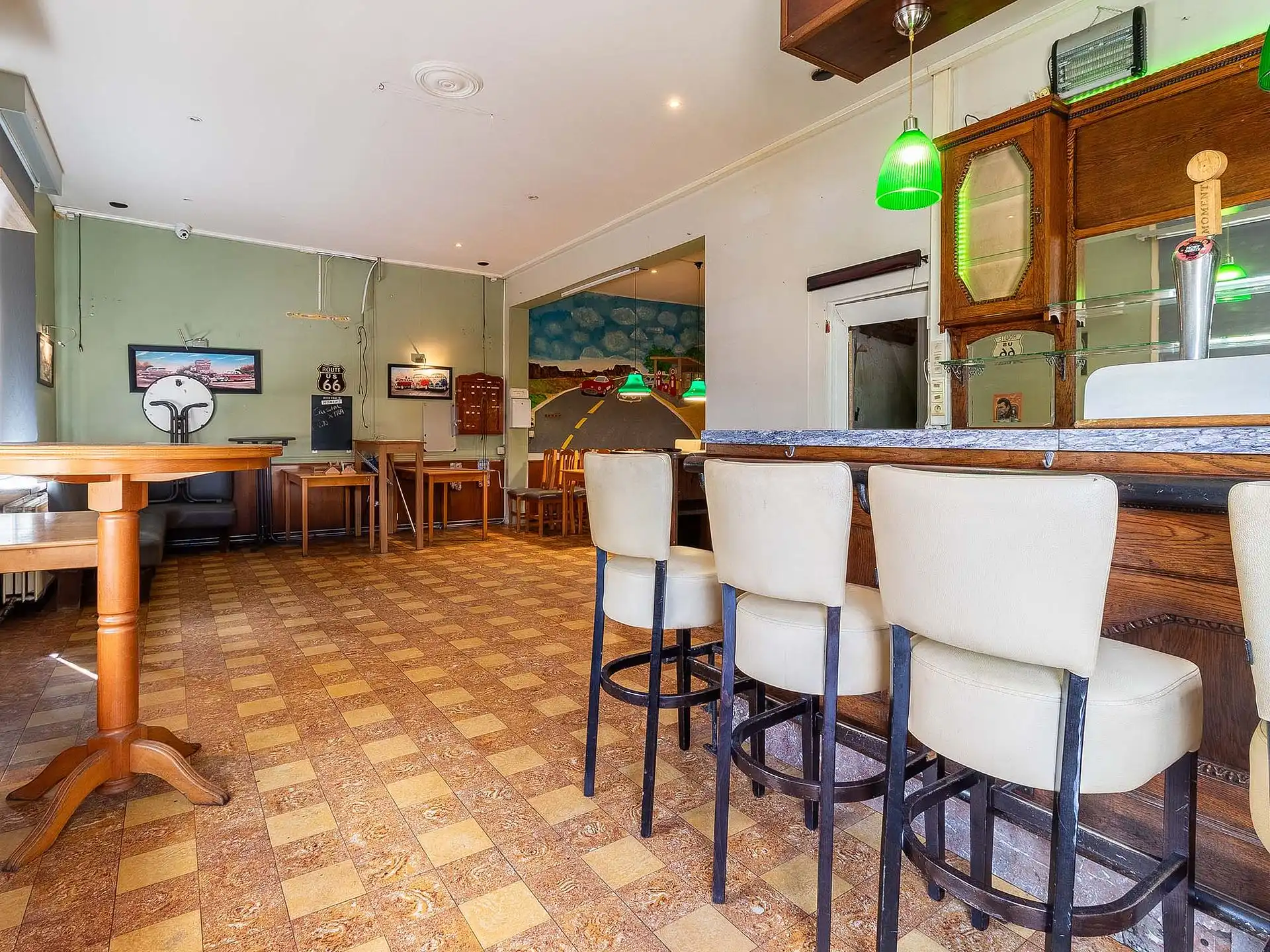 Café met woonst en sterke zichtbaarheid op hoekligging foto 4