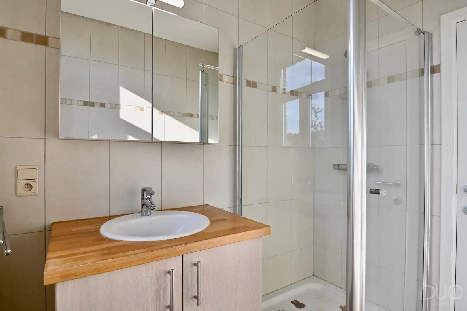 Instapklare gerenoveerde woning met drie slaapkamers in het centrum van Zoutleeuw foto 16