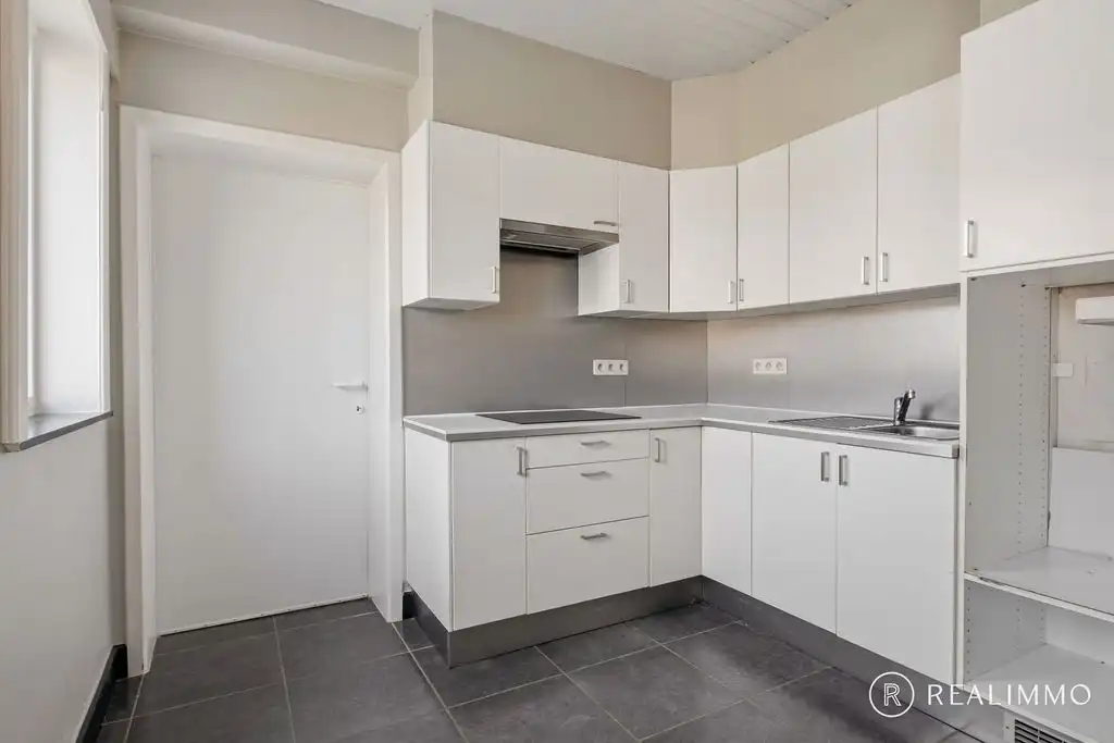 Ruime gezinswoning te Harelbeke foto 6