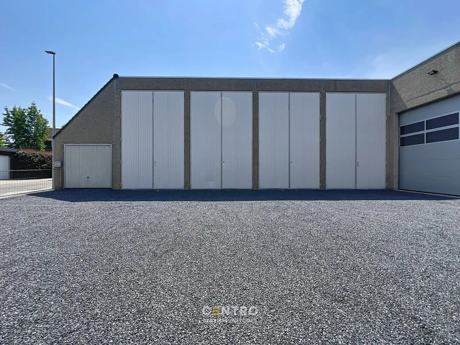 Instapklaar bedrijfspand (±345 m²) met magazijn, kantoor én 4 verhuurbare opslagunits, 1 garage en ruime parking op 603 m²  te INGELMUNSTER! foto 19