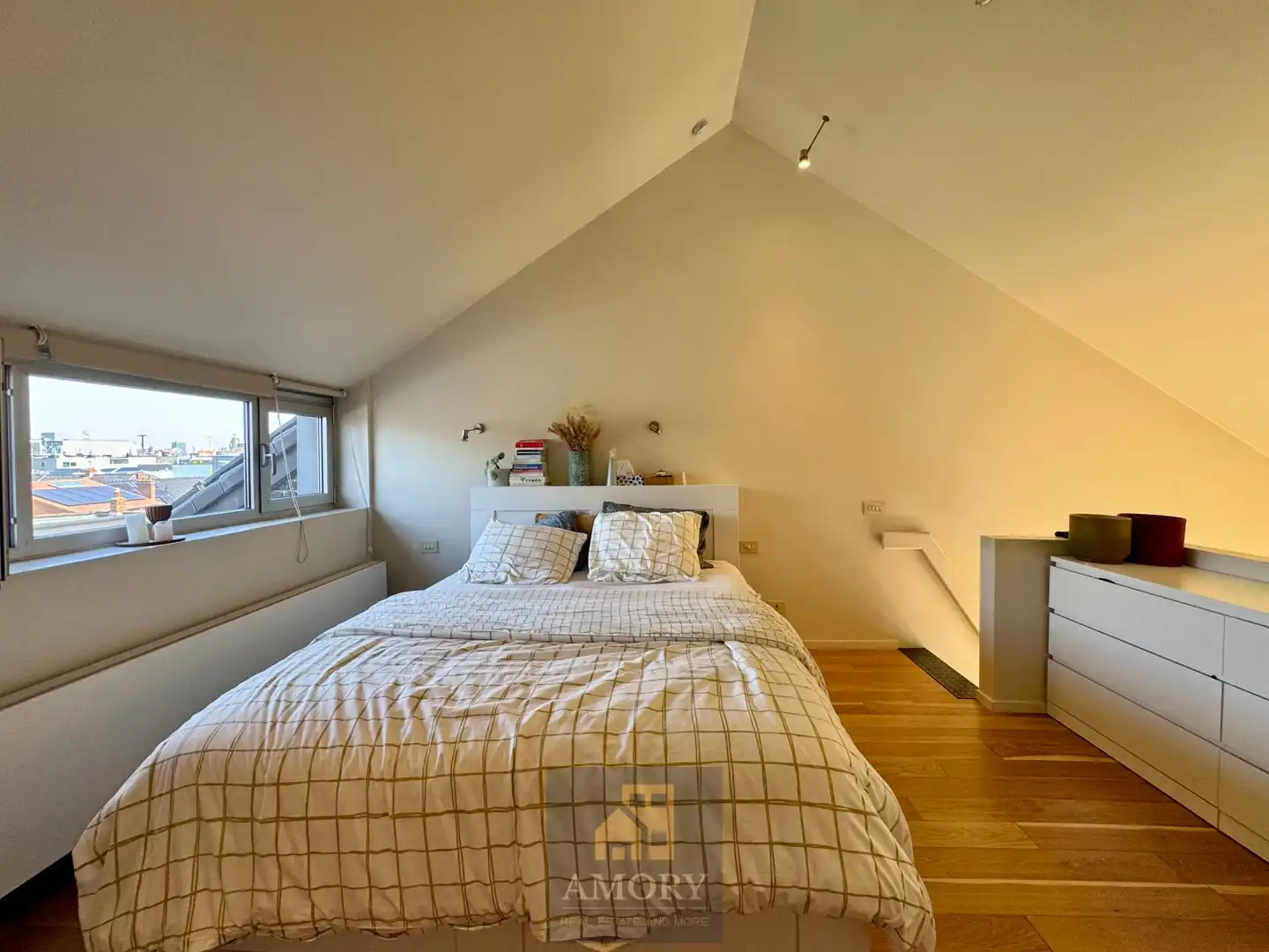Toffe loft met 2 terrassen nabij St. Pieters Station! foto 5