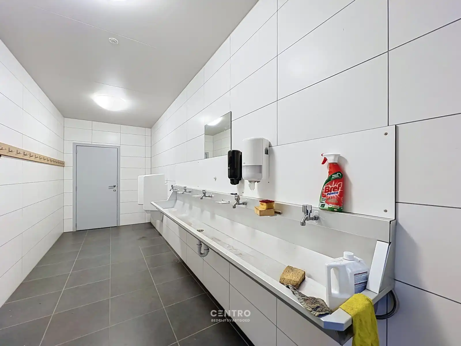 Multifunctioneel bedrijfsgebouw op een perceel van 10.321 m² te Kuurne! foto 28