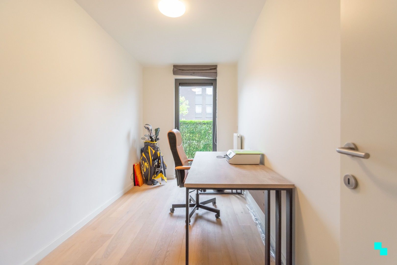 Ruim gelijkvloers appartement met tuin foto 14