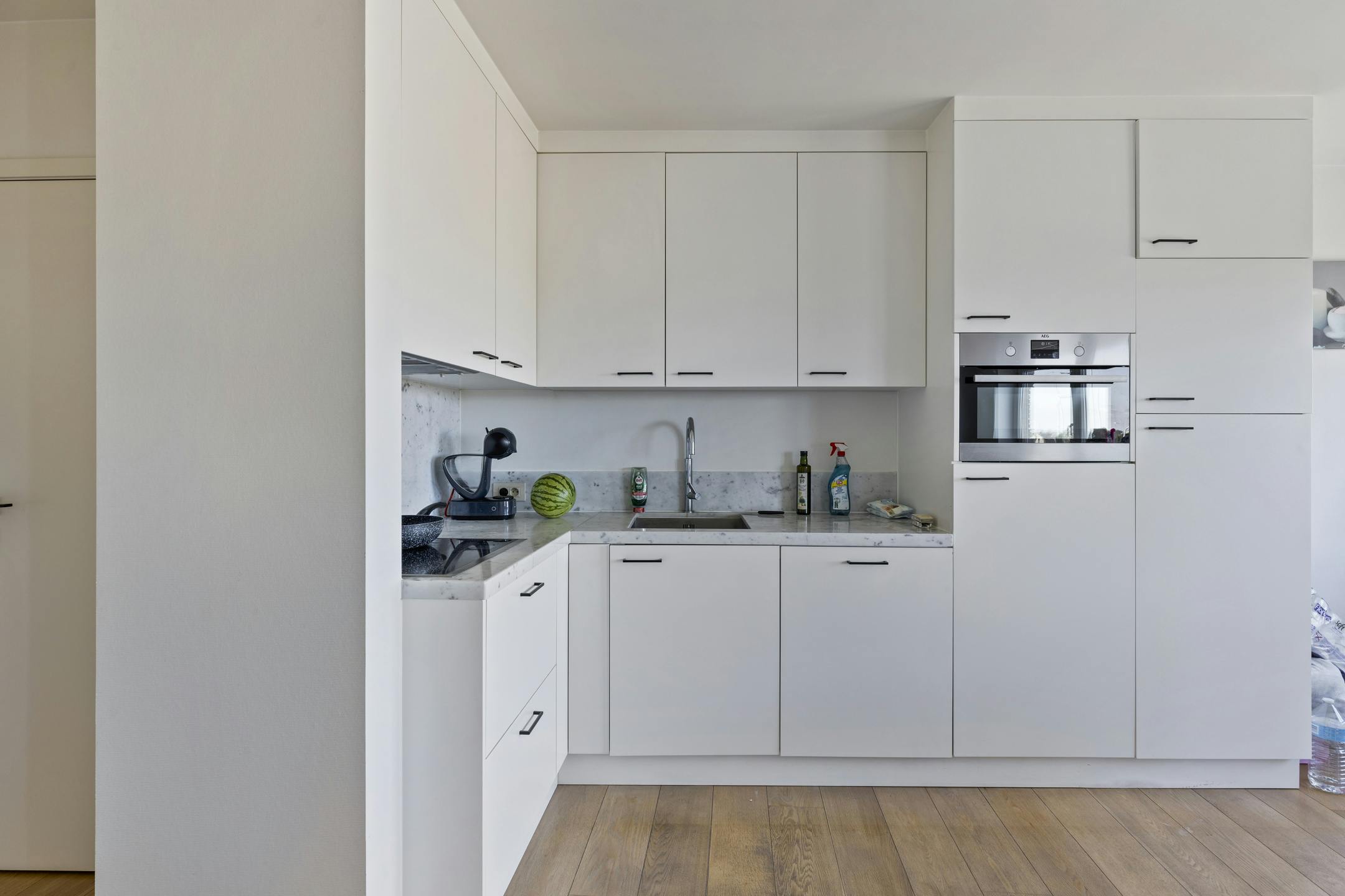 Instapklaar twee slaapkamer appartement te koop in Zeebrugge foto 6