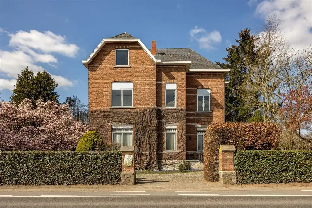 Unieke herenwoning met veel potentieel foto 3