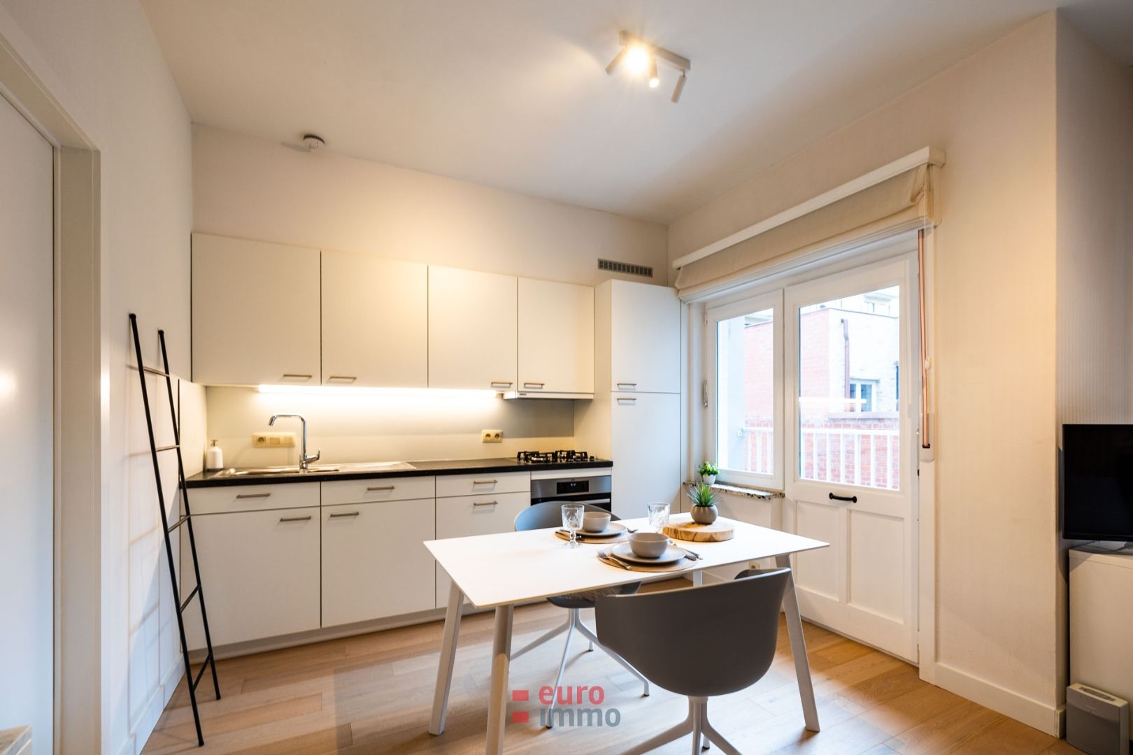 Zéér centraal doch rustig gelegen, gerenoveerde studio. foto 3