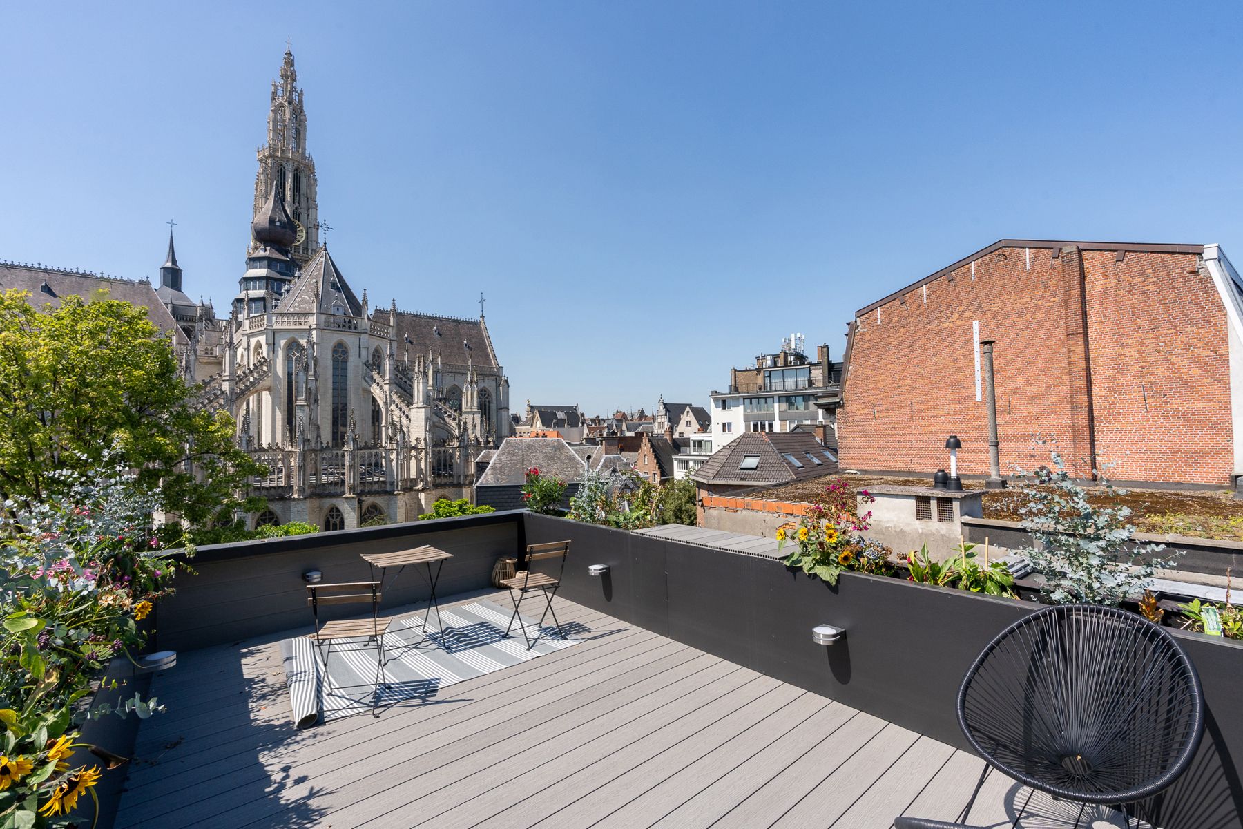 Gerenoveerd dakappartement aan de Groenplaats met dakterras foto 8