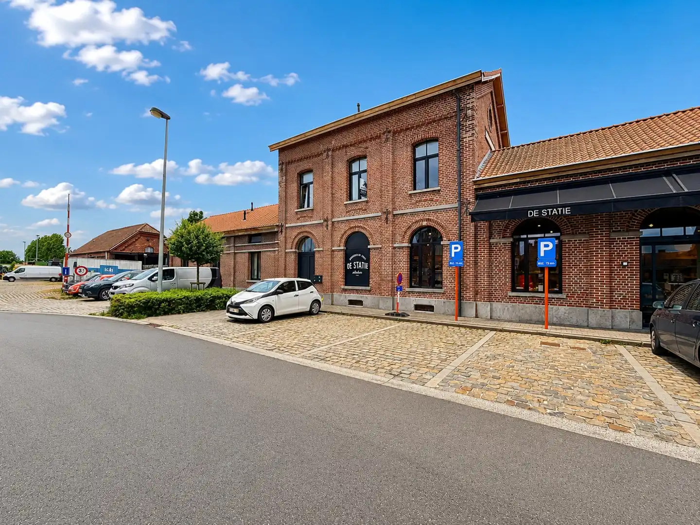 Gerenoveerd duplex-appartement met twee slaapkamers te Ardooie centrum! foto {{pictureIndex}}