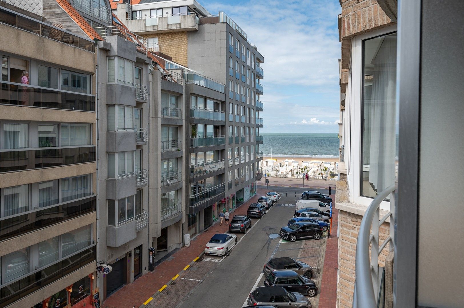 Luxueus gerenoveerd appartement met zijdelings zeezicht, ideaal gelegen nabij het Driehoeksplein. foto 3