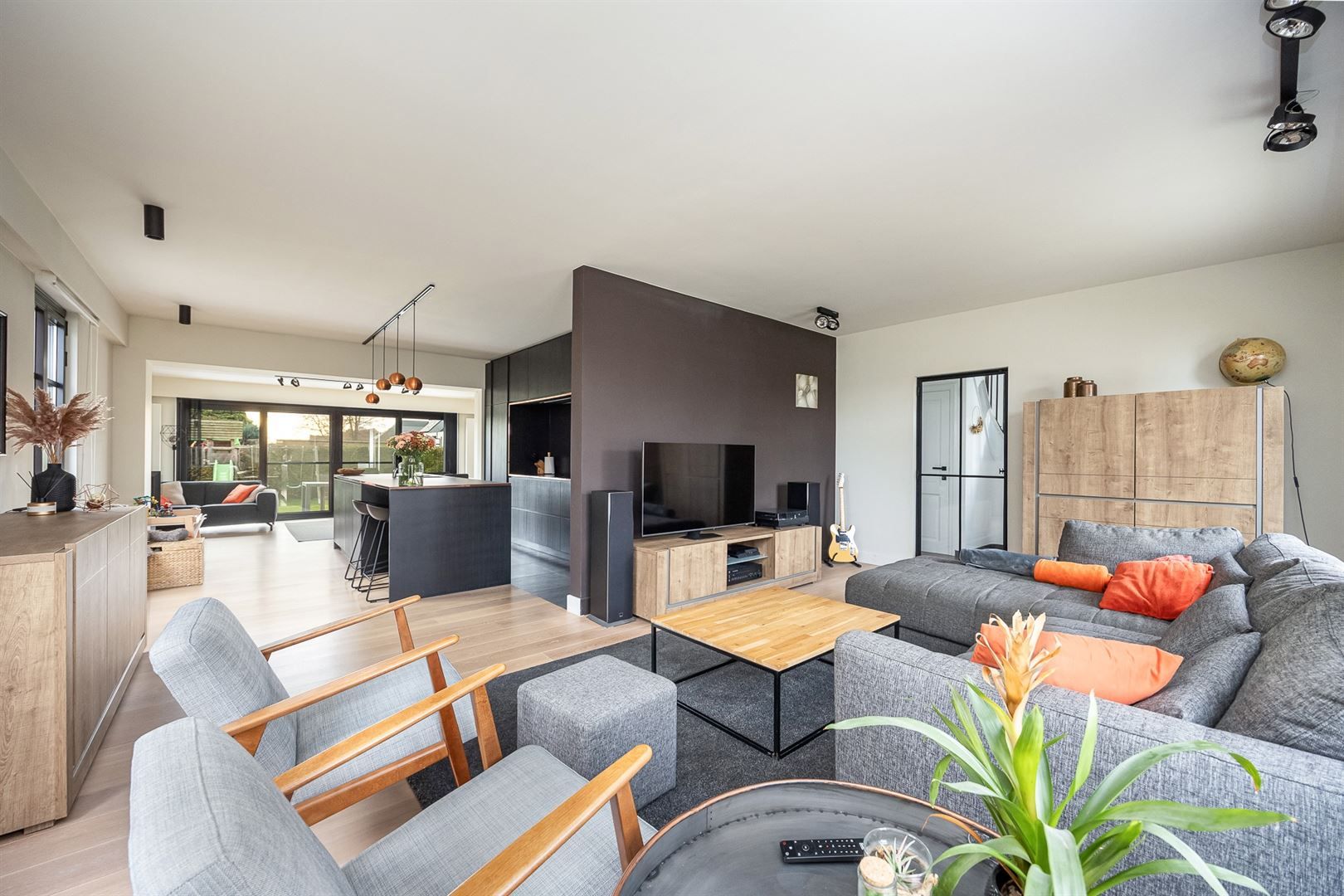 Ruime en sfeervolle OB te Heist-centrum! foto 7