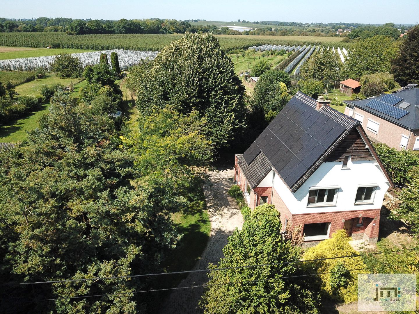 Mooi gerenoveerde woning op ruim perceel foto {{pictureIndex}}
