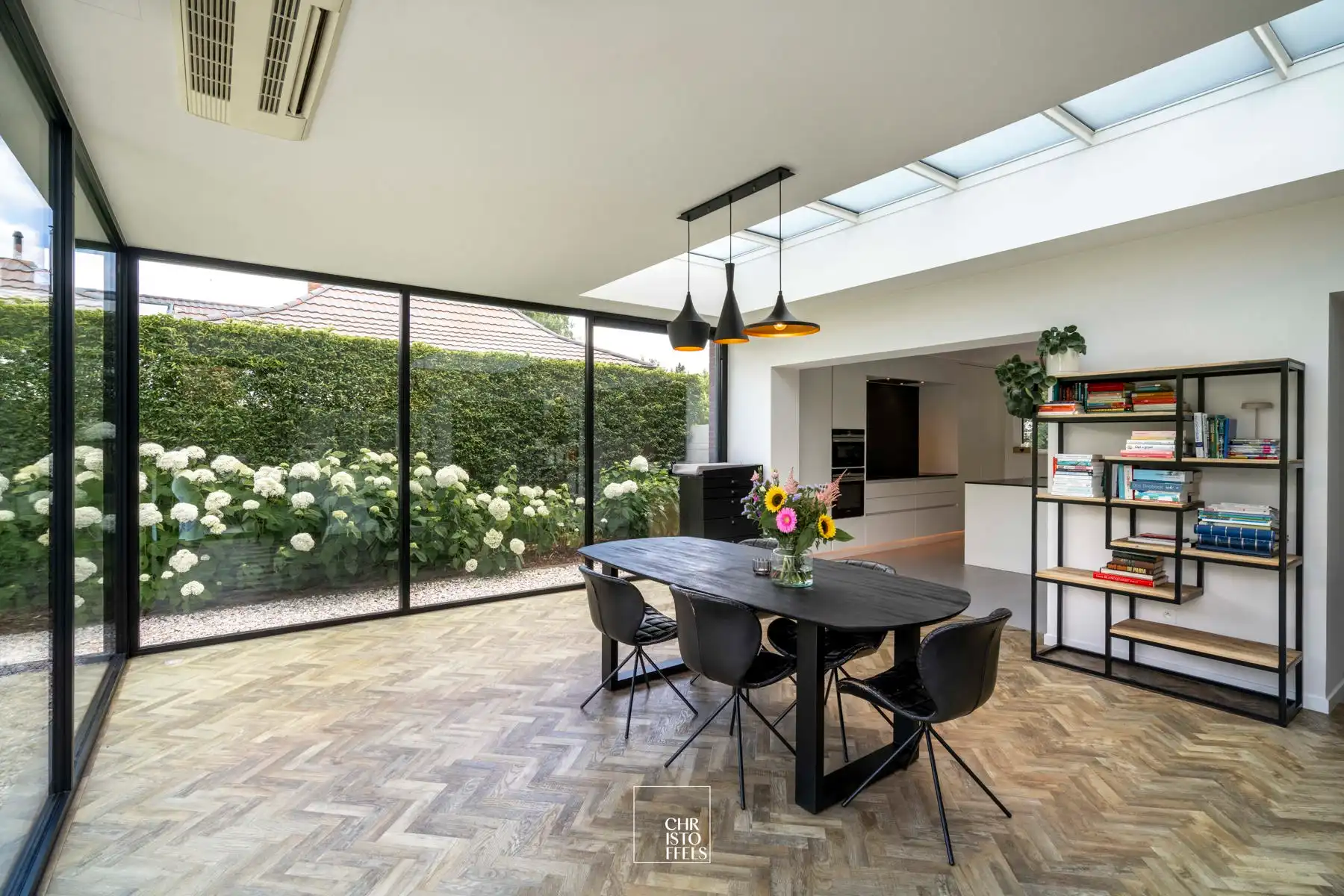Eigentijdse gerenoveerde villa op een riant perceel van 1.986 m² foto 22