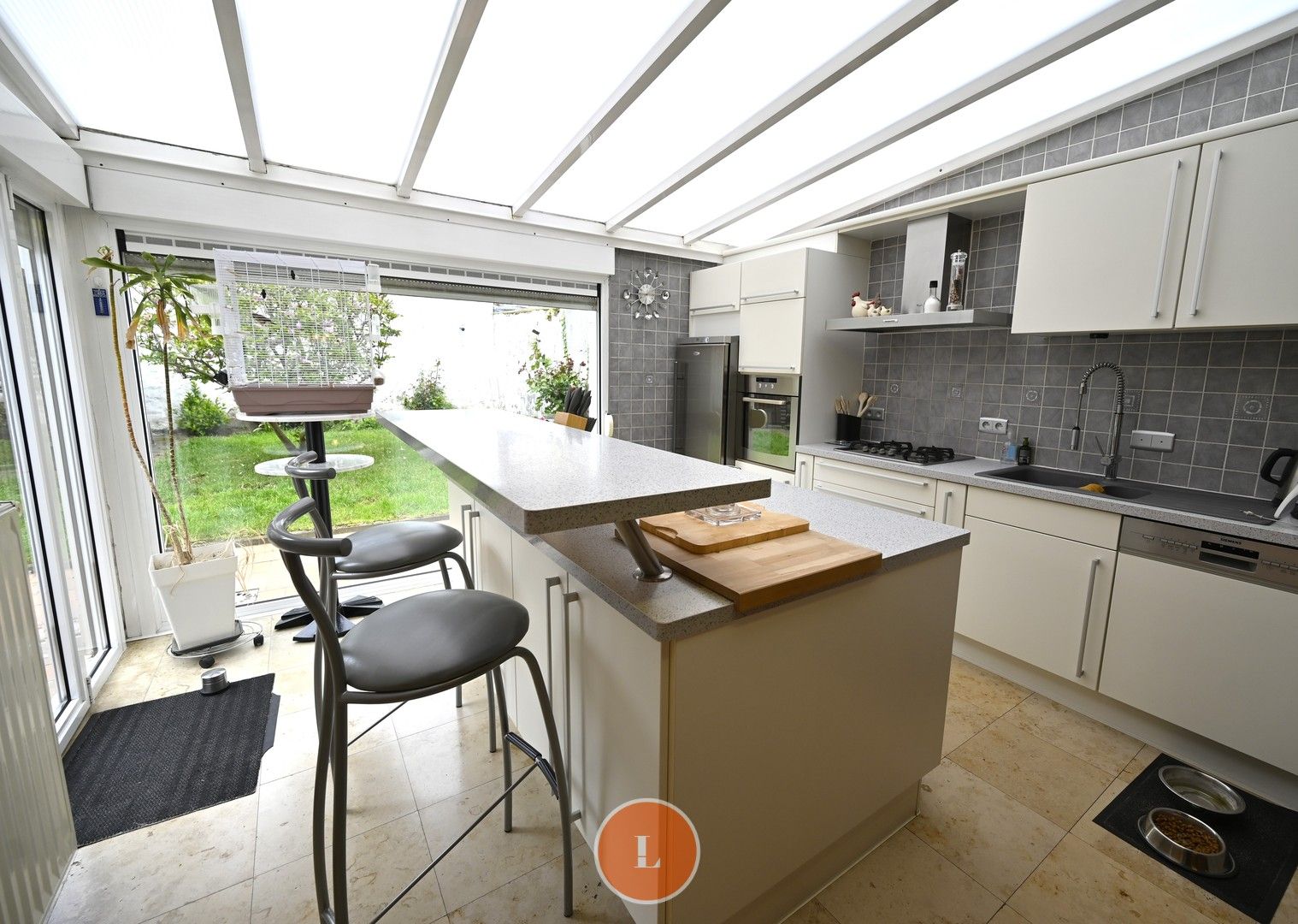 Instapklare woning met 3 slaapkamers, garage en tuin! foto 5