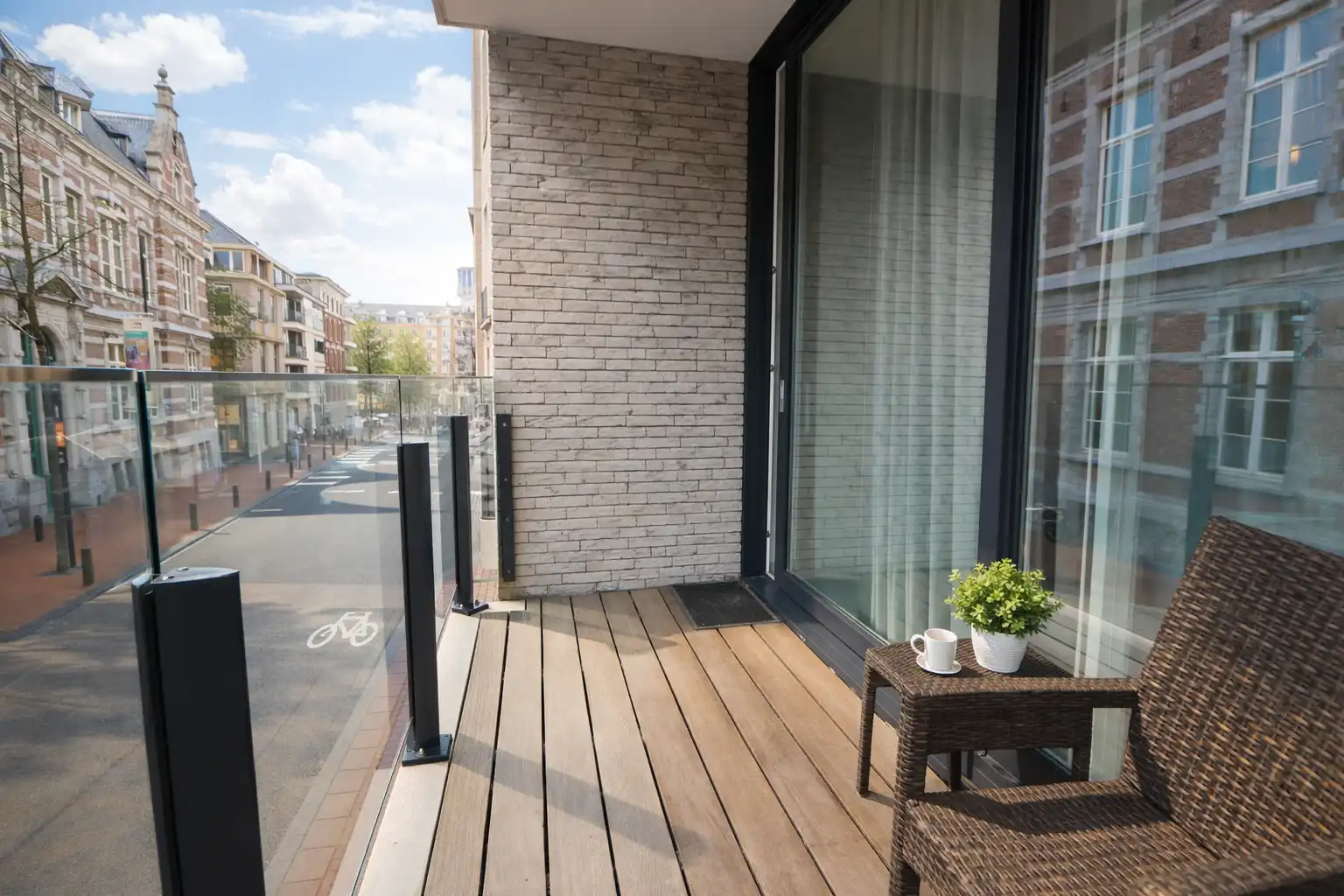 Recent 2-slaapkamerappartement met klassevolle afwerking op de hoek van Onderwijsstraat en Descampsstraat. foto 11