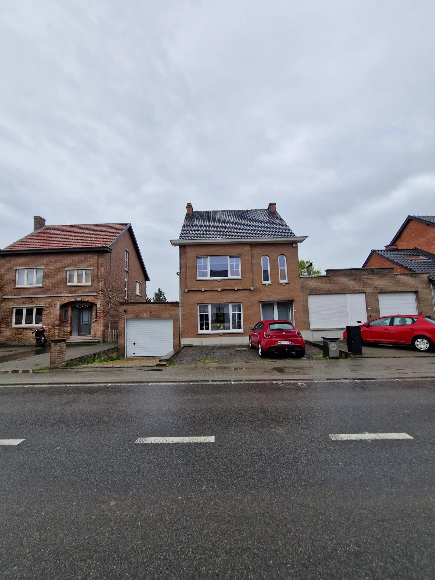 Woning met 2 slaapkamers, garage en tuin foto {{pictureIndex}}