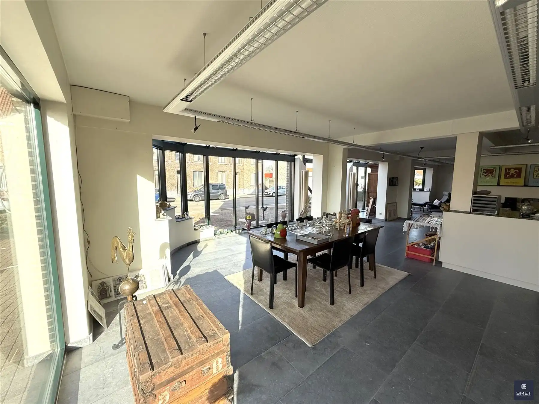 RUIM KANTOORGEBOUW MET PARKEERGELEGENHEID  foto 3