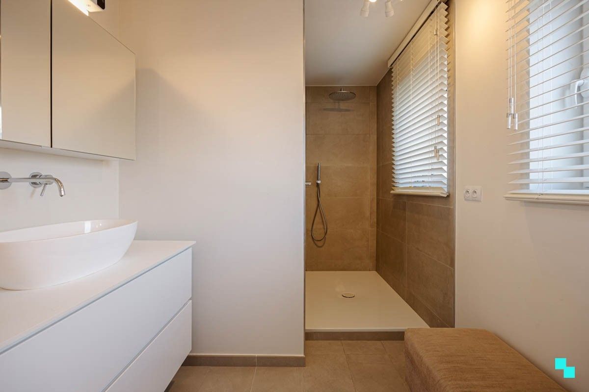 Kwalitatief afgewerkt duplex appartement in hartje Lichtervelde foto 16