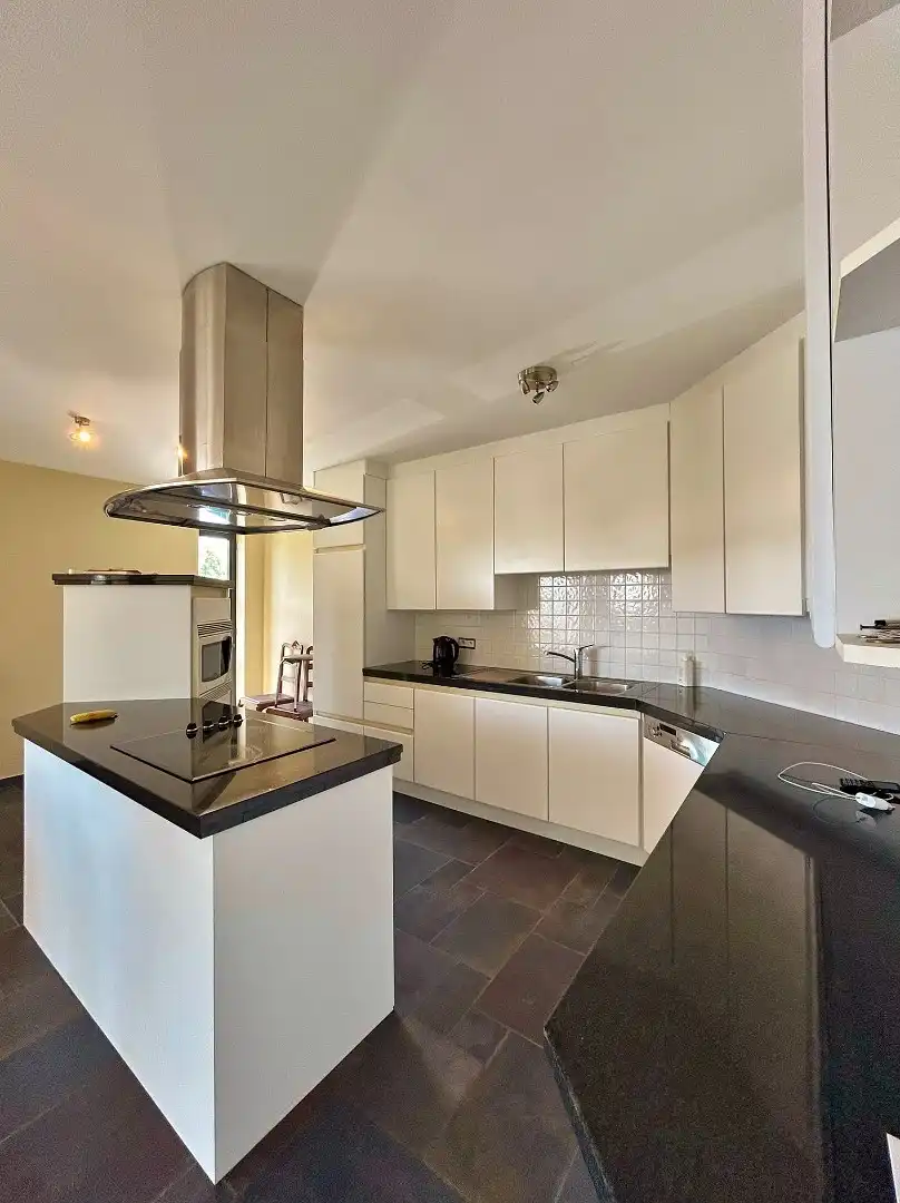 Ruim appartement met zonnig terras in het centrum van Ieper foto 4