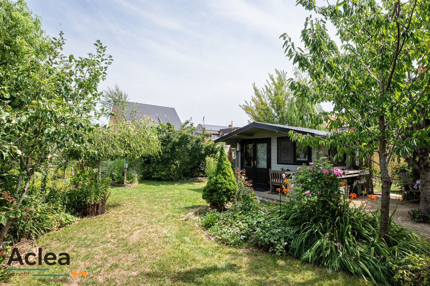 Halfopen bebouwing met weelderige tuin foto 36