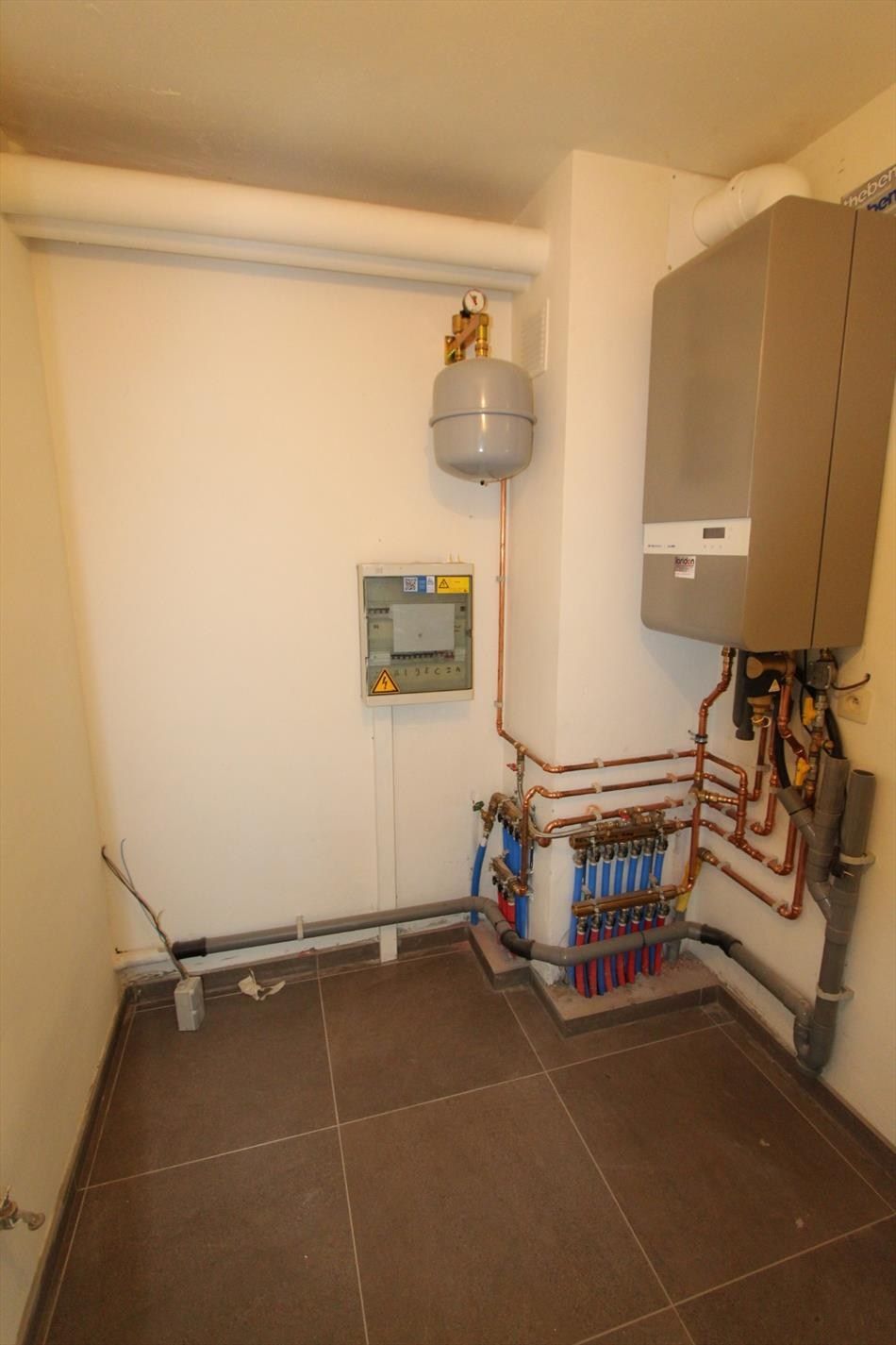 Appartement op eerste verdieping met 2 slaapkamers en terras te Koekelare foto 15