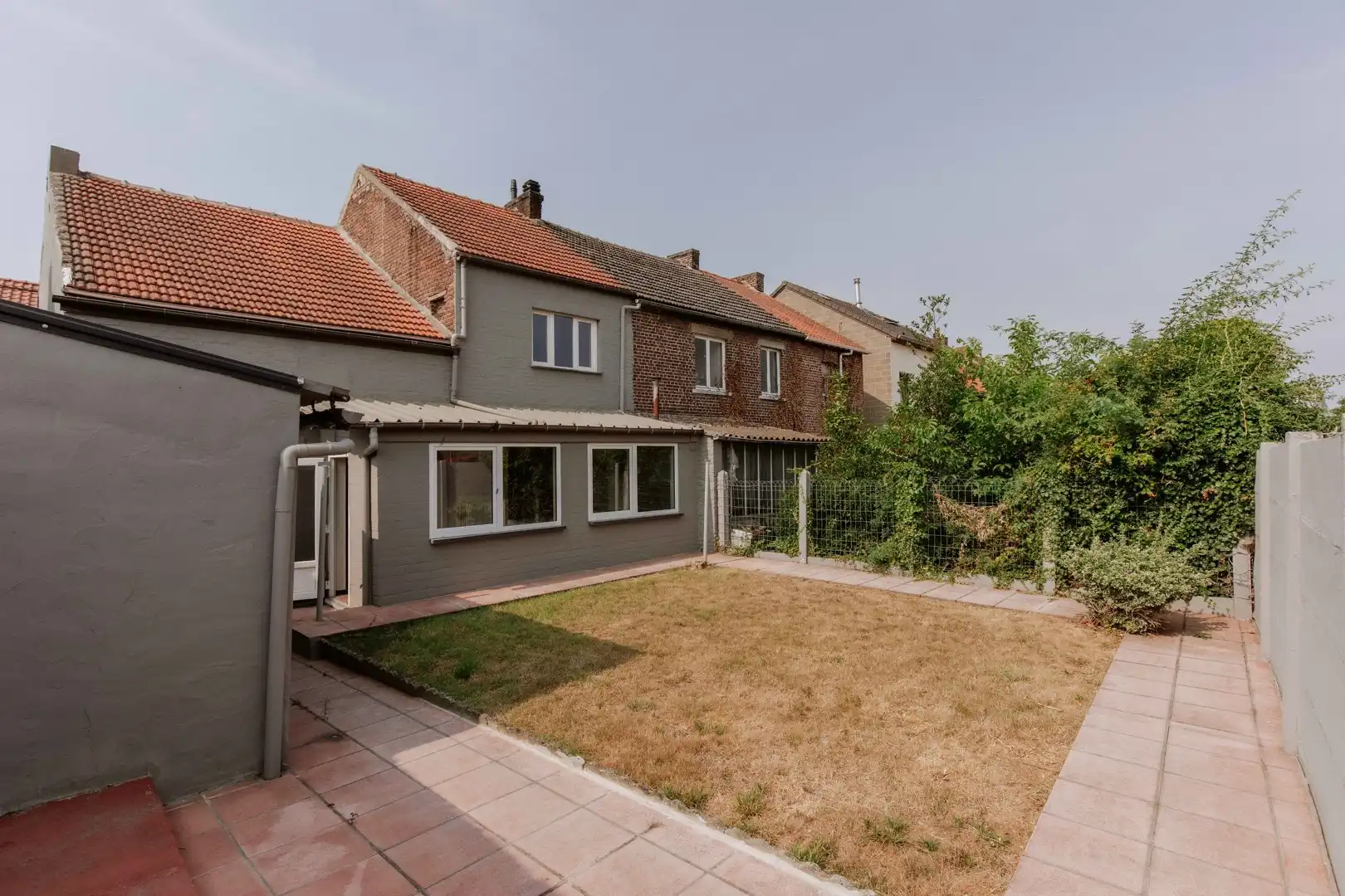 Grote dorpswoning helemaal opgefrist foto 3