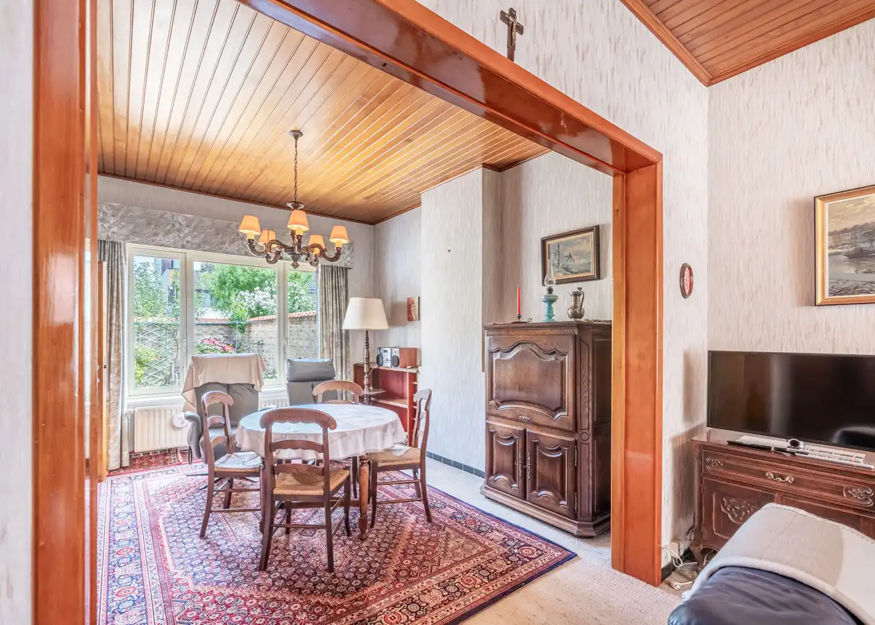 Te renoveren woning met zonnige stadstuin en veel potentieel foto 8