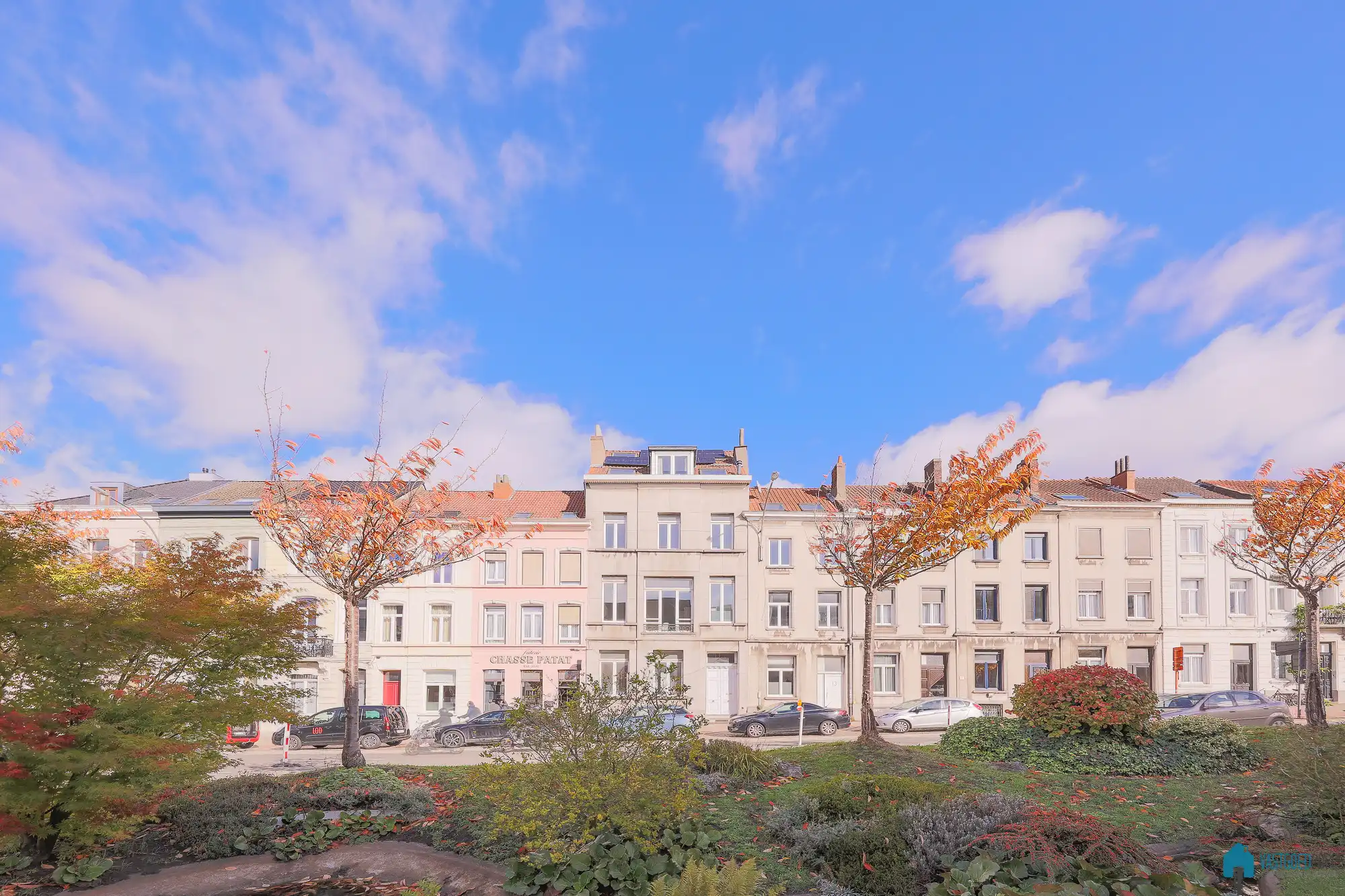 Hoofdfoto van de publicatie: Ruim herenhuis met tuin en garage