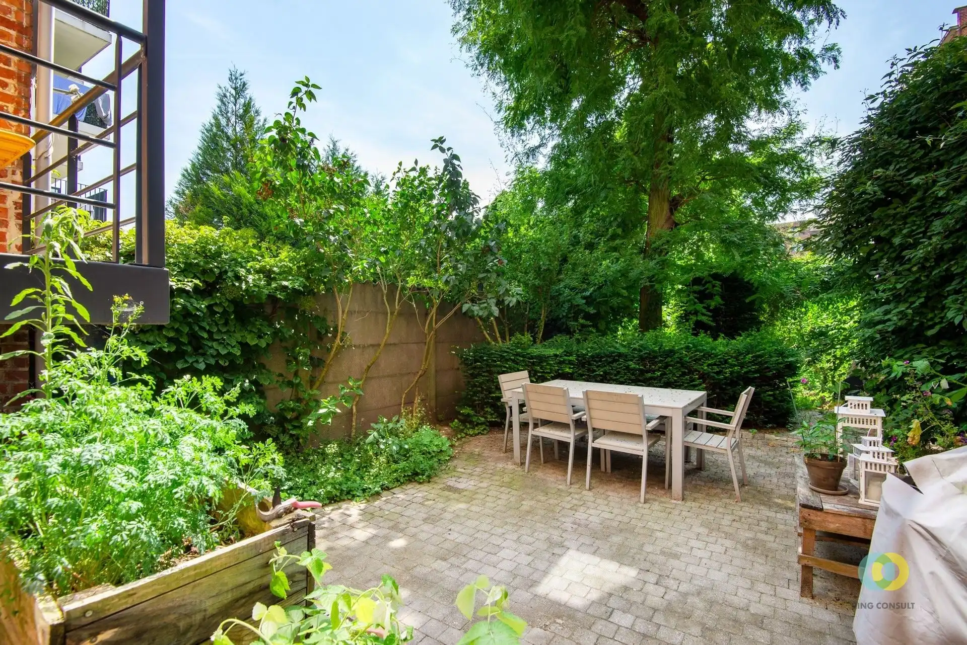 Instapklare gerenoveerde woning met 4 slaapkamers en tuin foto 2