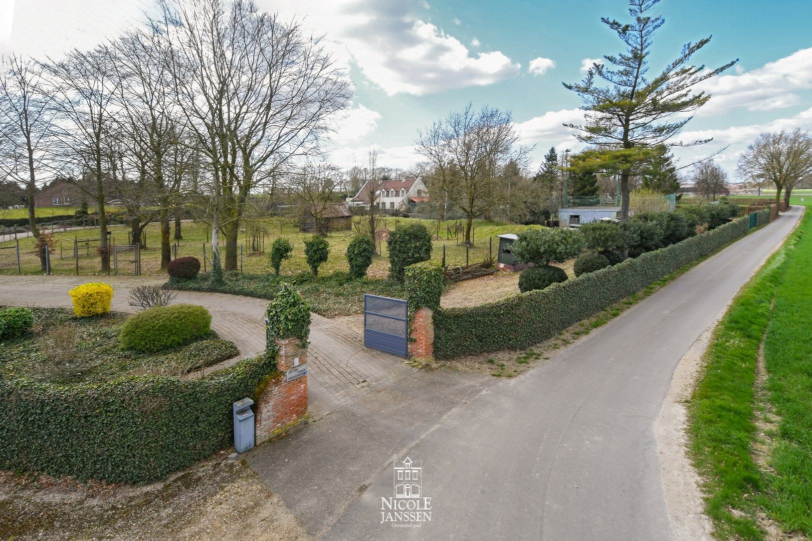 Ruime villa op een royaal perceel foto 2