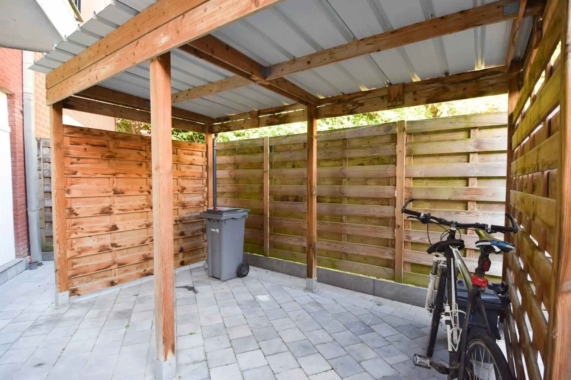 2-slaapkamerappartement in hartje van Sint-Gillis-Waas! foto 14