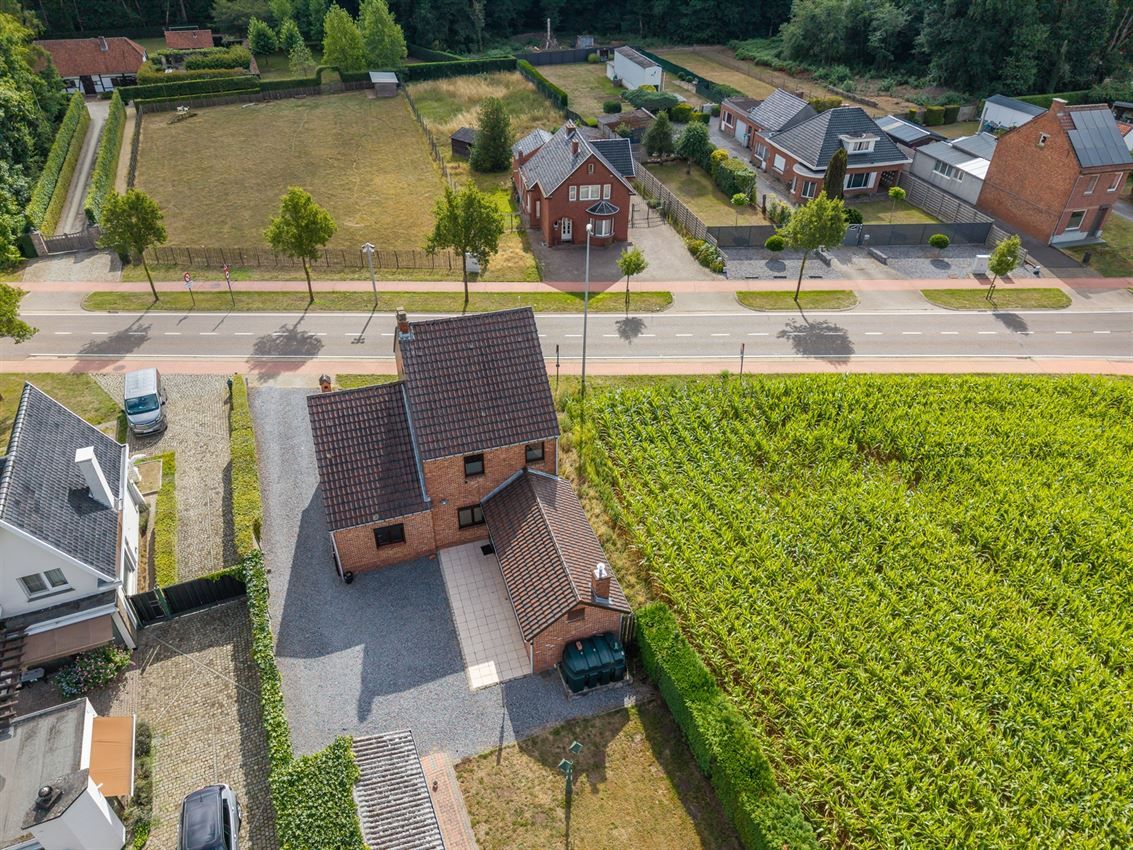 Vrijstaande woning met 3slk op 22a40ca op strategische ligging foto 37