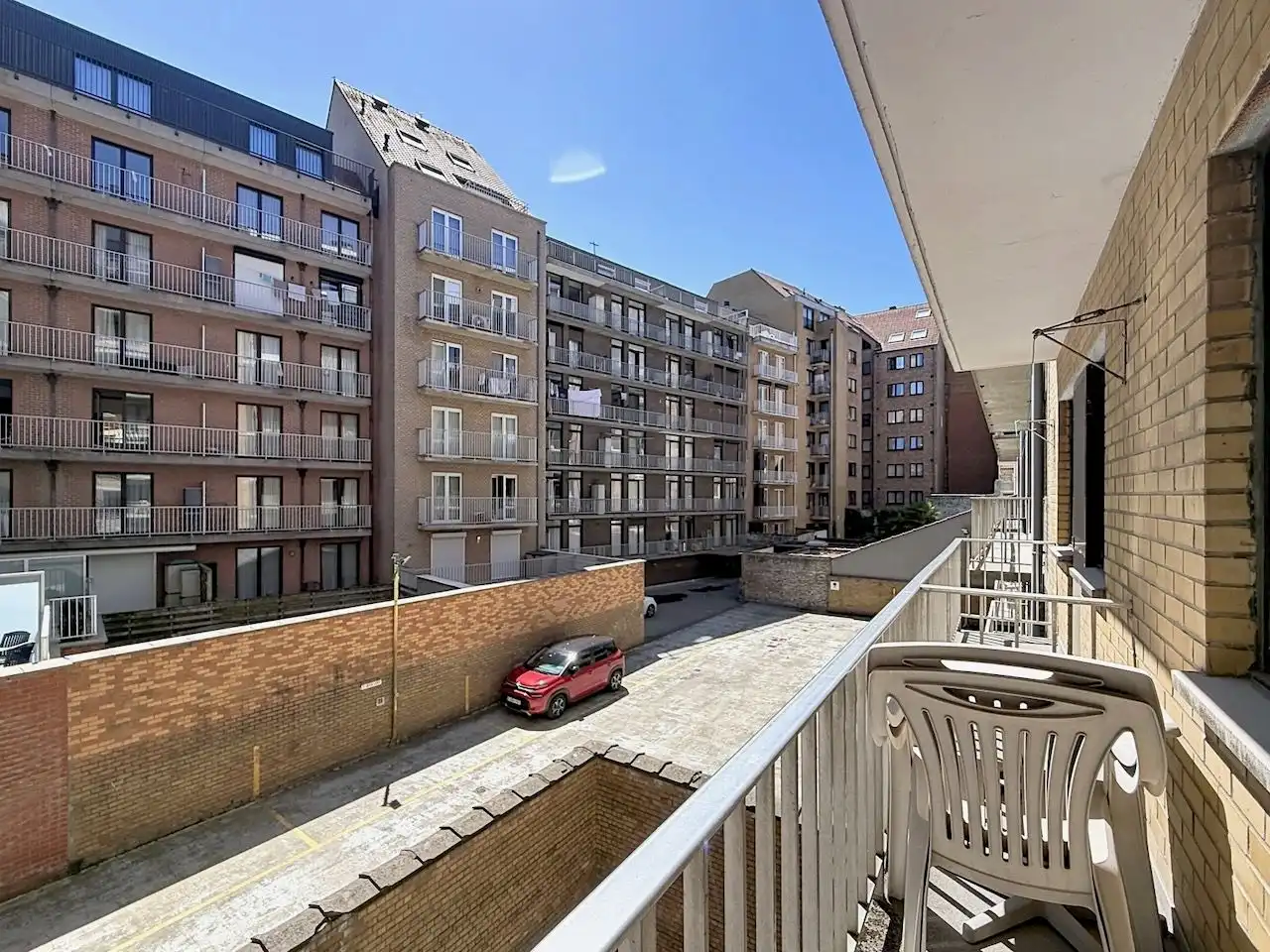 Praktisch ingedeeld appartement met frontaal zeezicht foto 18