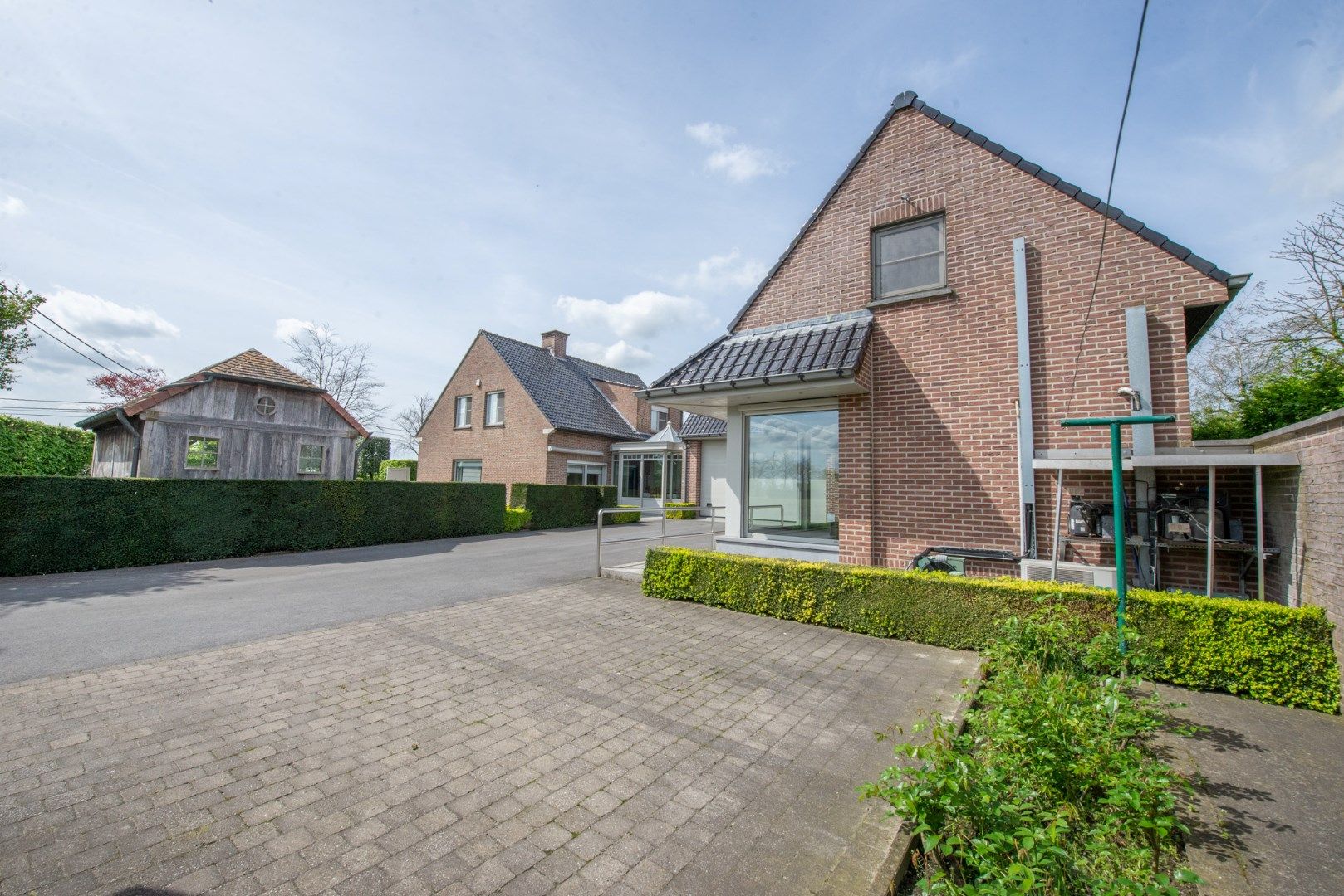 Instapklare woning met 40m2 garage & handelzaak/kantoor van 90m2 foto 22