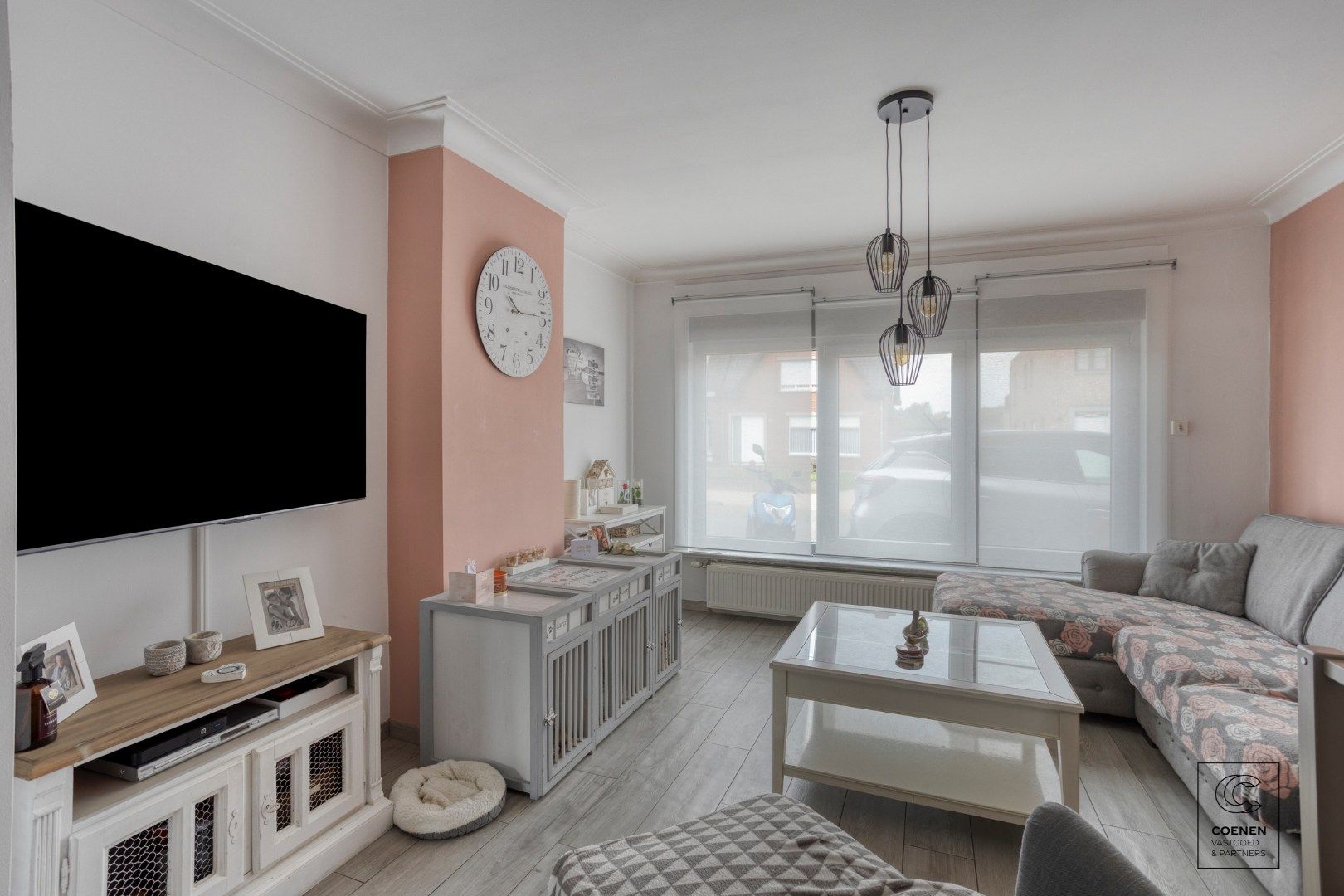 Zeer ruime en instapklare woning met een bew opp van 181 m², 4 ruime slpk's en zeer leuke, zonnige tuin met prachtig uitzicht! foto 4
