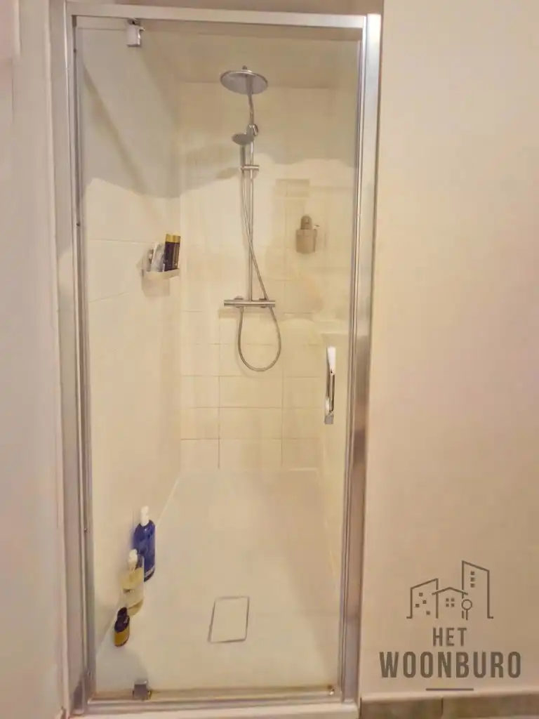 Appartement 1e verd. met autostaanplaats foto 9