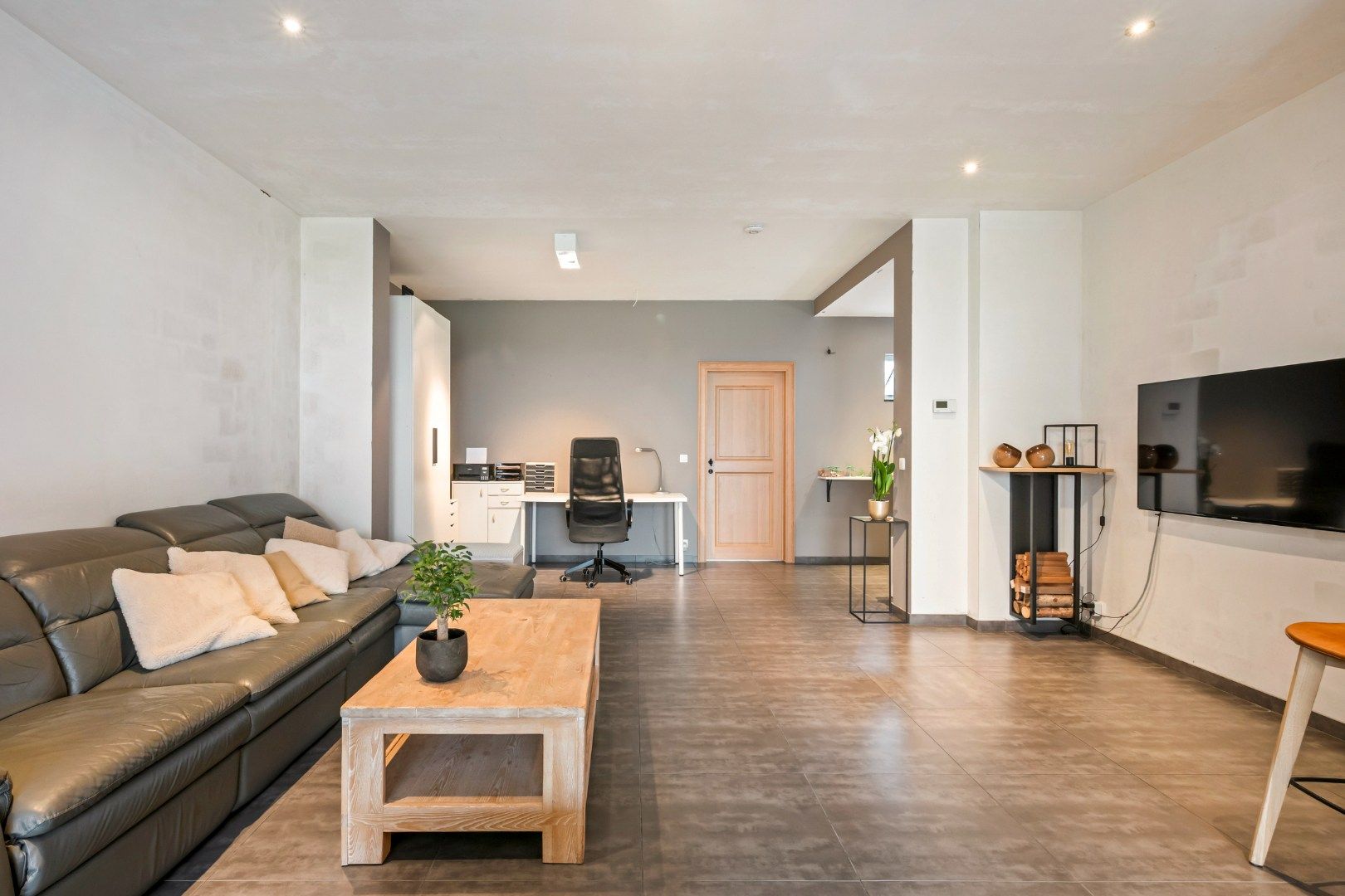 Instapklare halfopen woning met 4 slaapkamers, garage en zonnige tuin in Moorslede foto 4