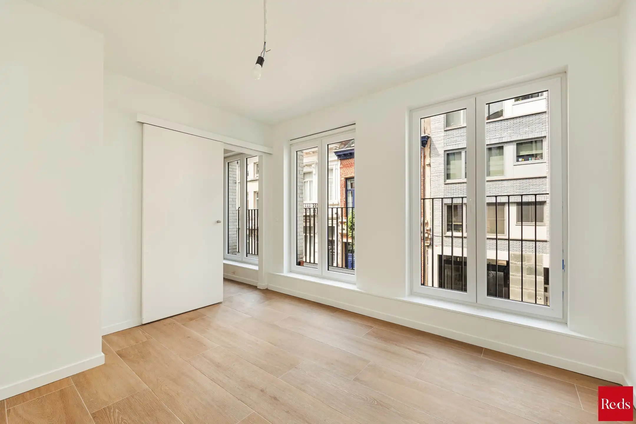 Instapklaar appartement met terras op top locatie foto 8