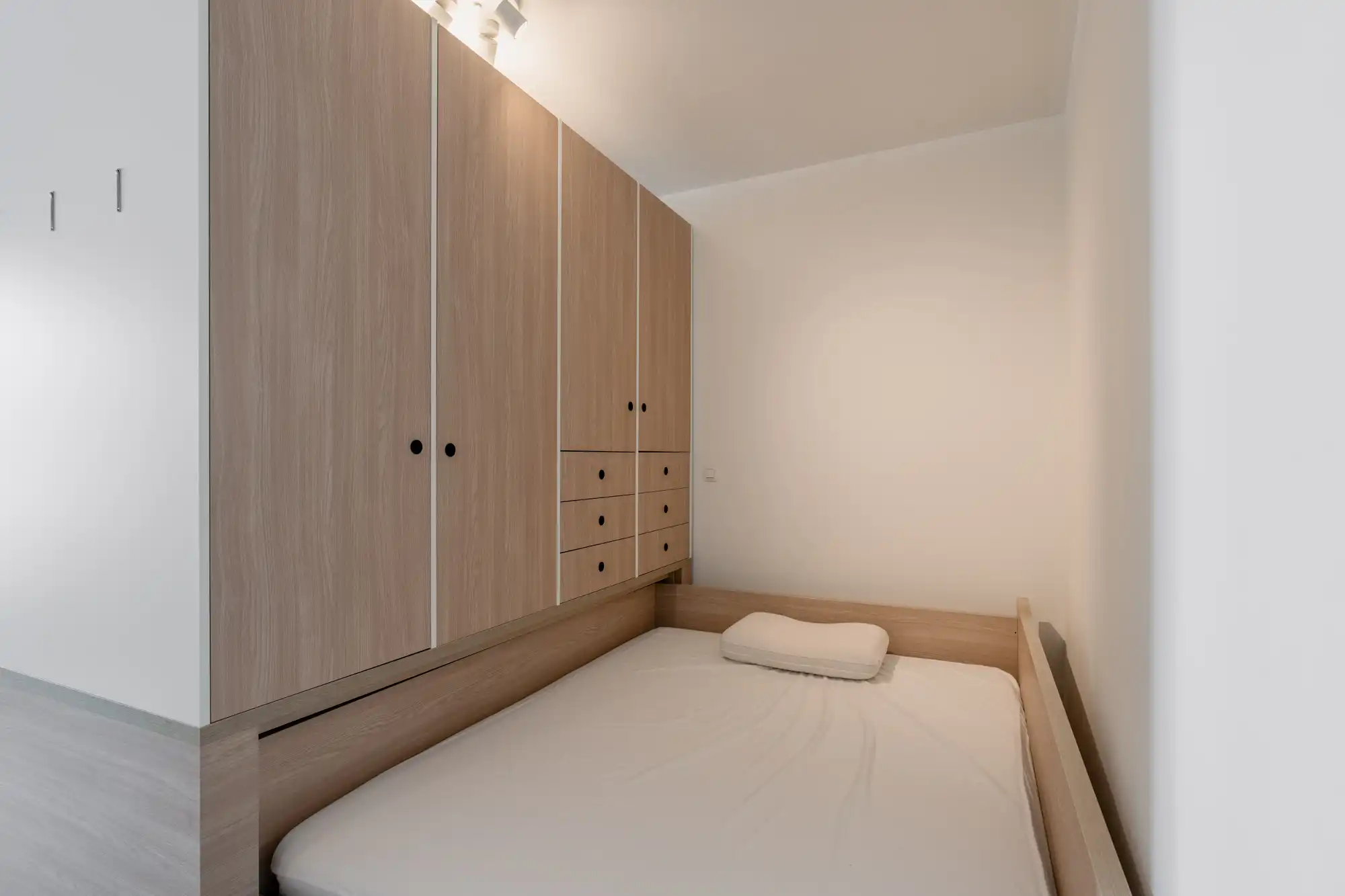 Functionele studio met terras, gemeenschappelijke binnentuin en ondergrondse autostaanplaats(en). foto 7