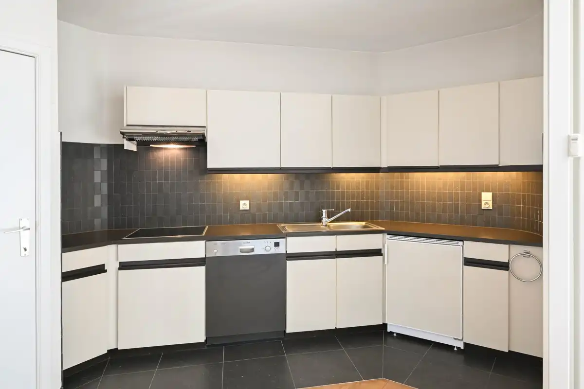 Ruim 1 slaapkamer appartement met zijdelings zeezicht en aankoopmogelijkheid tot een dubbele garage! foto 4