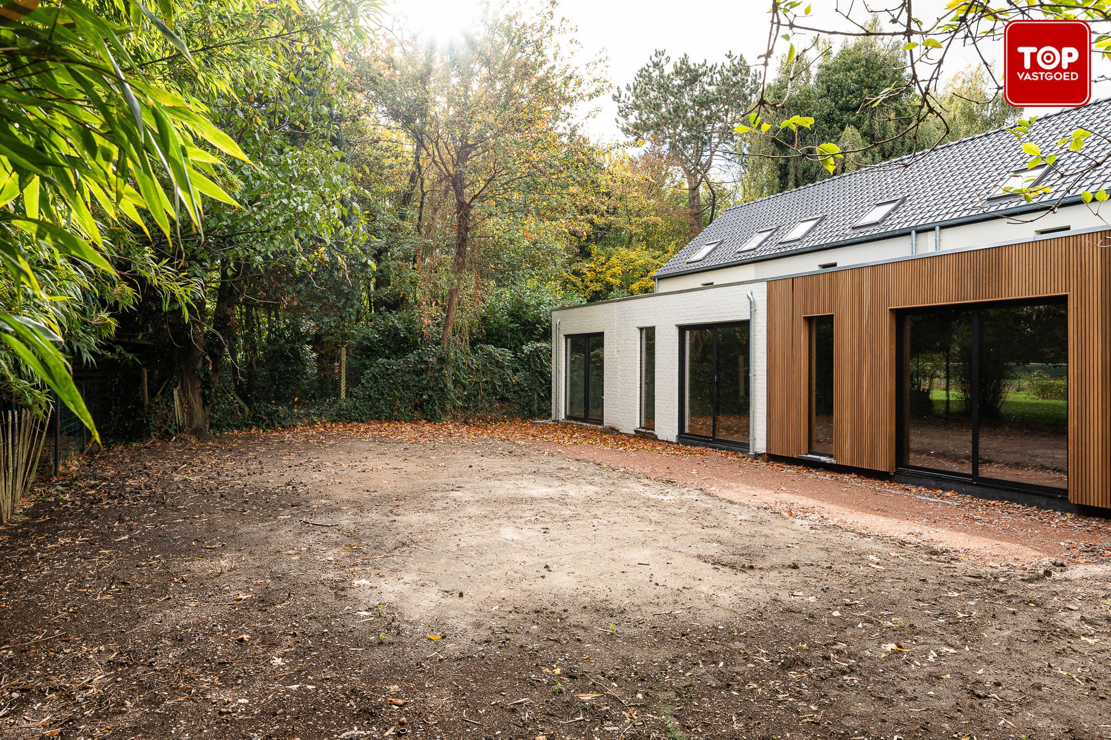 Halfopen bebouwing op een rustige locatie foto 3