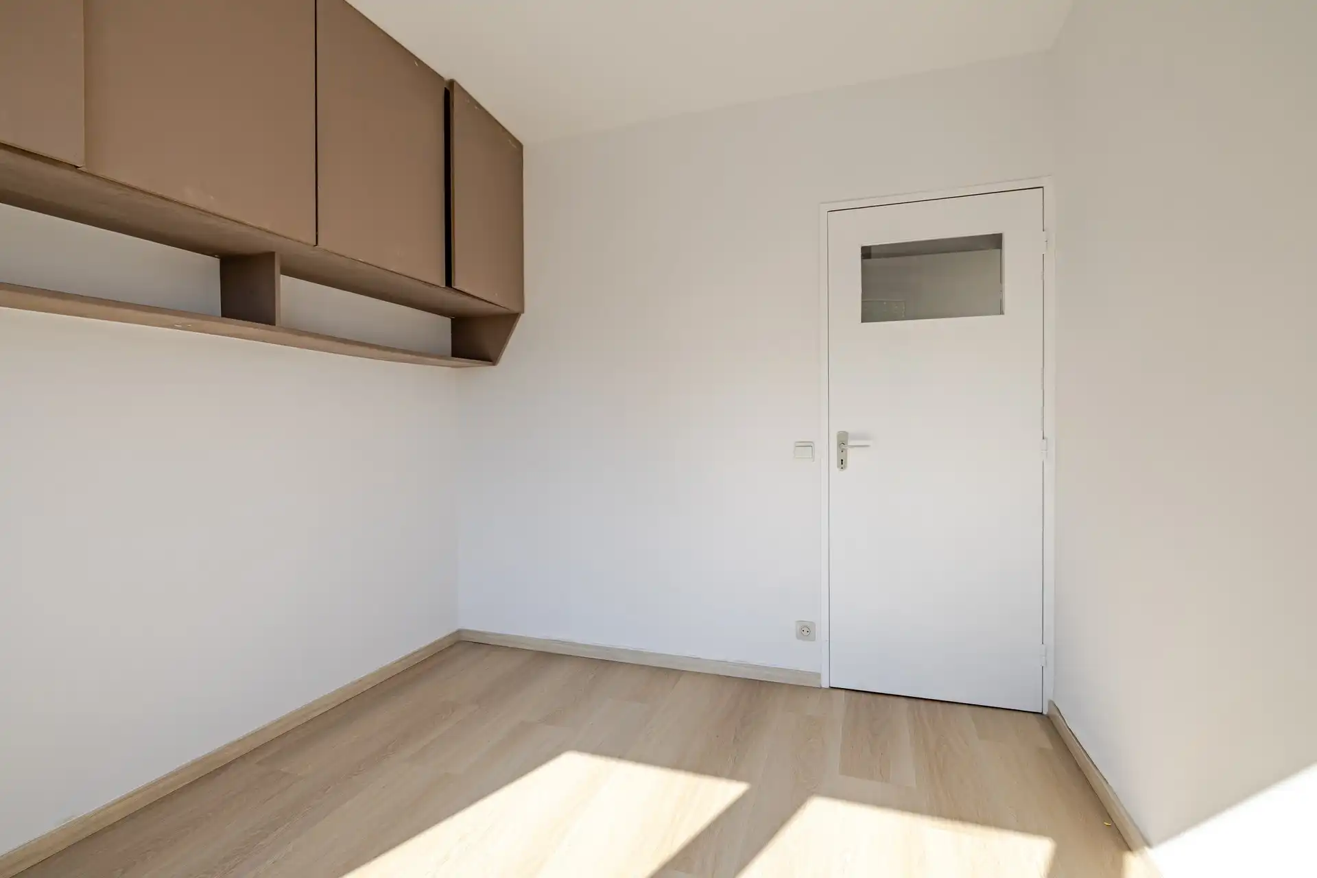 Lichtrijk één slaapkamer appartement foto 8
