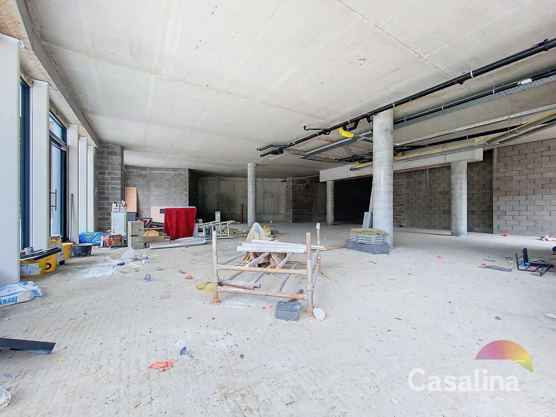 Handelsgelijkvloers te huur in een nieuwbouwproject foto 8