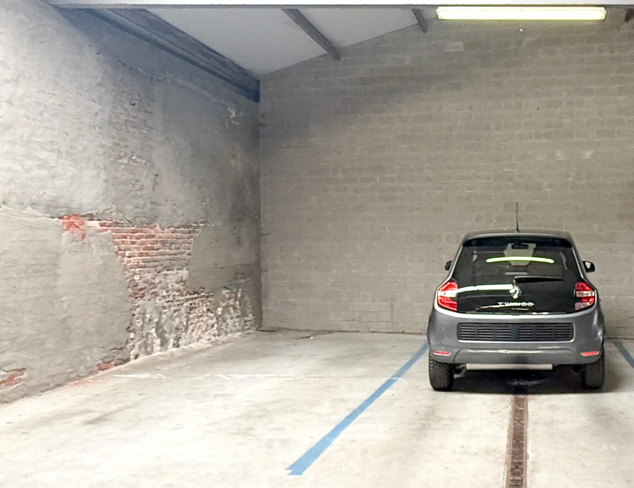 Overdekte autostaanplaats te huur in het centrum Beveren foto 3