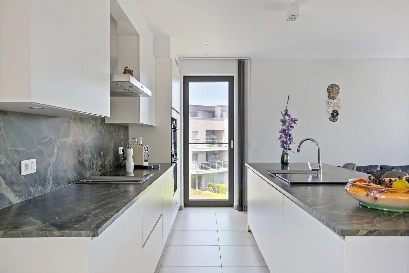 Standaard appartement met terras, lift en garage in het centrum van Tongeren - 2 slaapkamers, bouwjaar 2023, EPC-waarde 72.00, energielabel A, zonnige tuin op h foto 8
