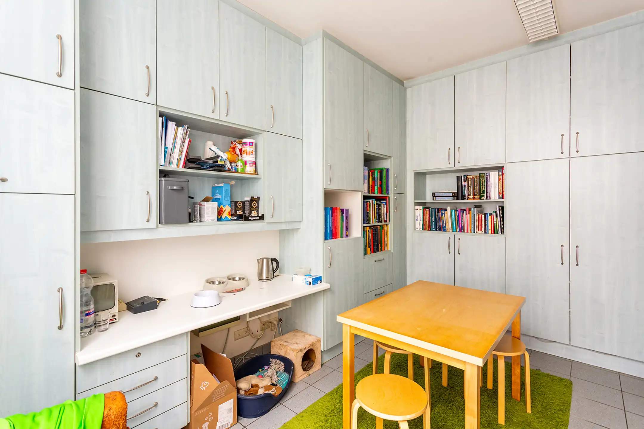 Ruim handelsgelijkvloers op toplocatie te Hove centrum foto 19