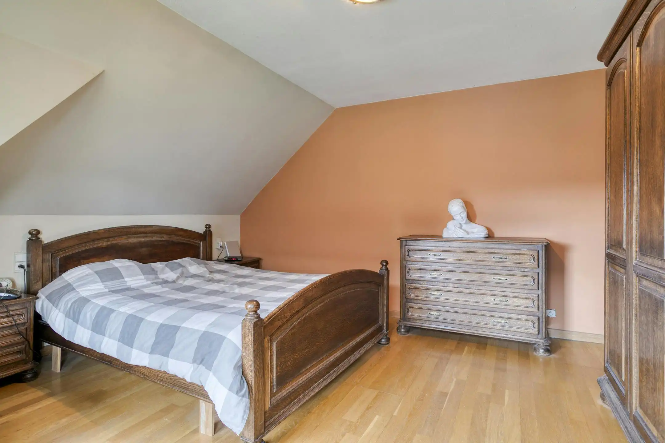 Alleenstaand huis met 5 kamers en atelier te koop in Waregem foto 8