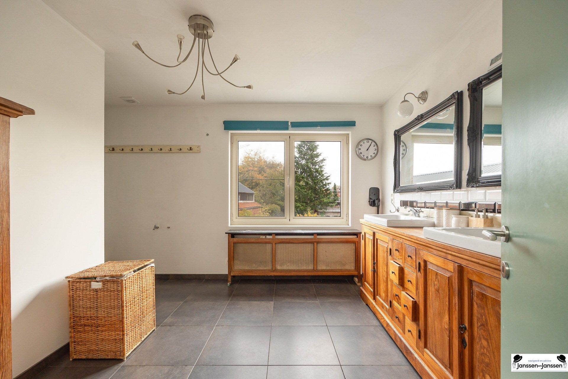 Prachtig gerenoveerde woning met 3 slaapkamers en groene tuin in Ekeren! foto 19