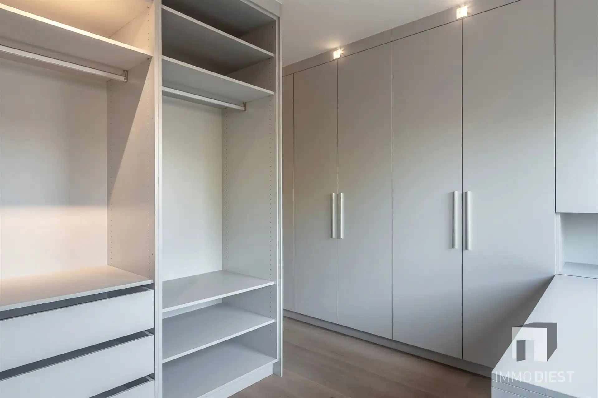 Luxe woning met 4 slaapkamers, 2 badkamers, garage en zonnige tuin foto 24