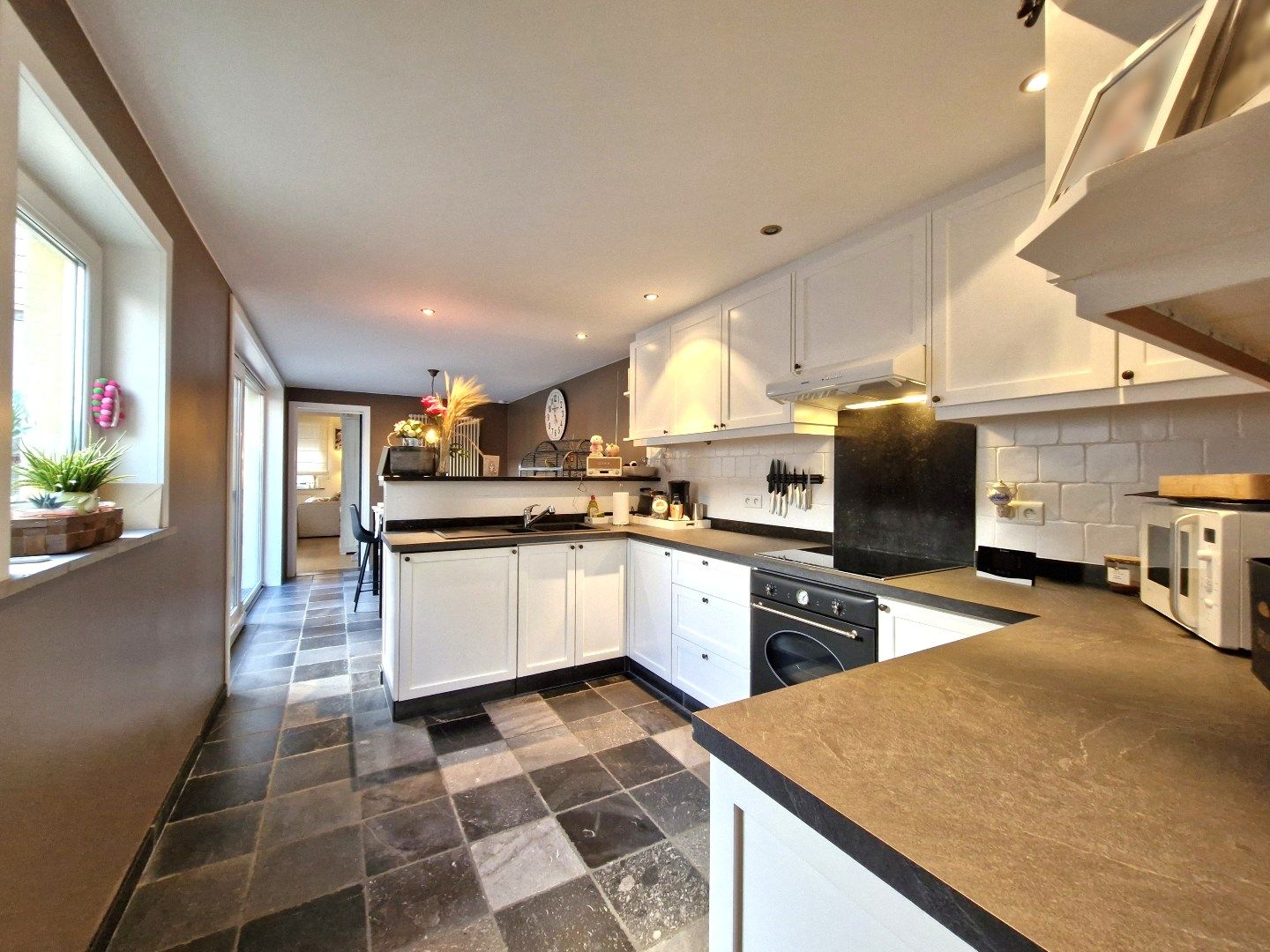 Gerenoveerde woning met garage in het centrum van Heist. foto 11